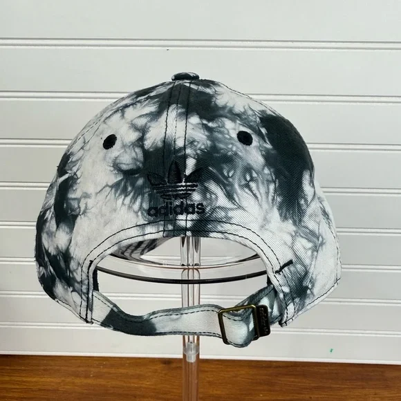 Adidas women’s black & white tie dye graphic baseball hat. One size fits most. - Picture 2 of 6